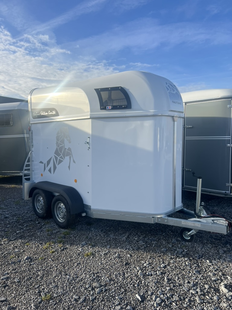 93F79C69-4B53-4DB8-8D96-24111435F682_1_105_c