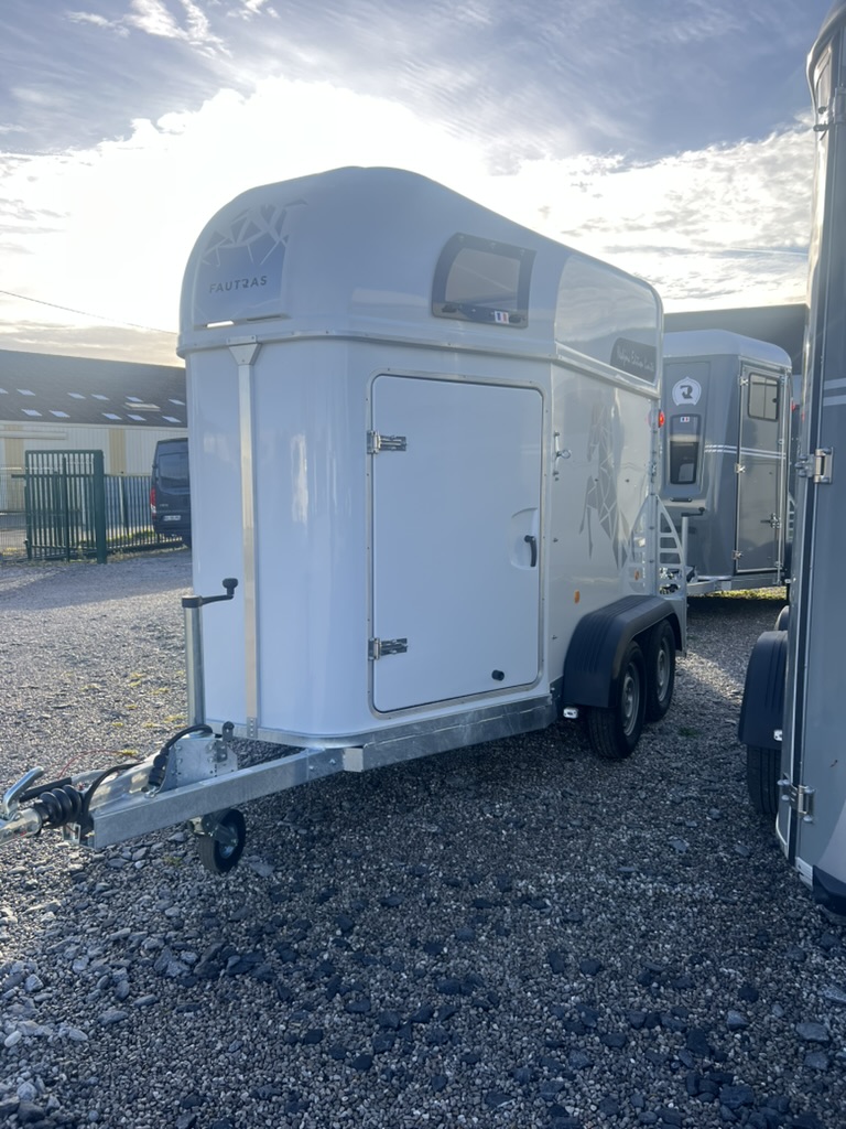 B272B02D-EFFD-4FD6-8EAA-BBA62876E169_1_105_c