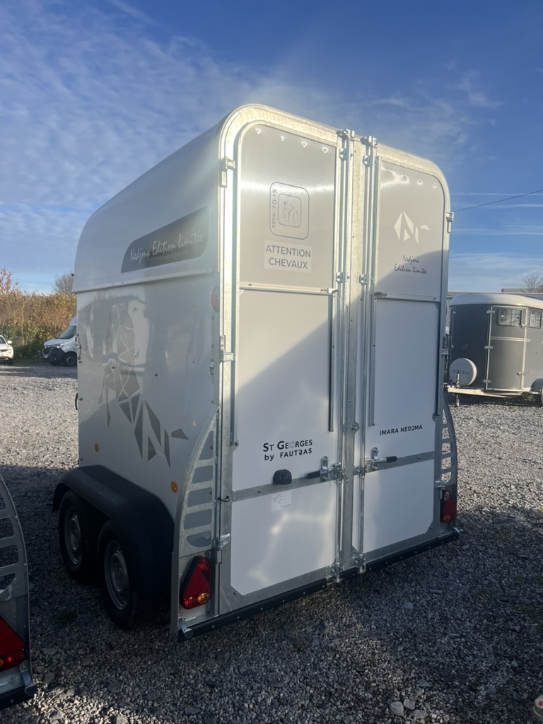 F6DEA196-F15F-4C5F-8A28-8DDA1E93CCD5_1_105_c